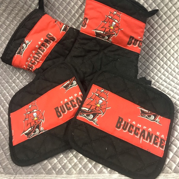 Tampa Bay Buccaneers NFL Hot Pad Set 4 pieces New - Picture 2 of 4